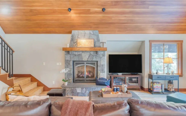 photo 5 of Minutes to Ski Resorts, 5min Walk to Lake Sunnyside Ward Creek by Avantstay