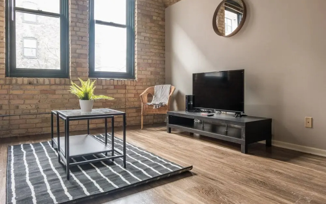 photo 2 of FRONTDESK 50 4th Ave Apts North Loop Warehouse District