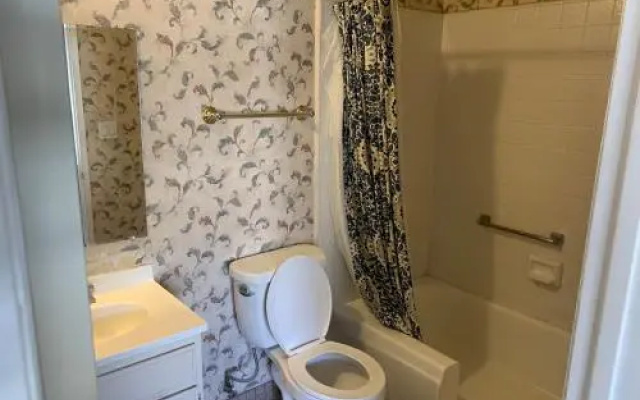 photo 4 of Warm Unit W-Private Bath-C04