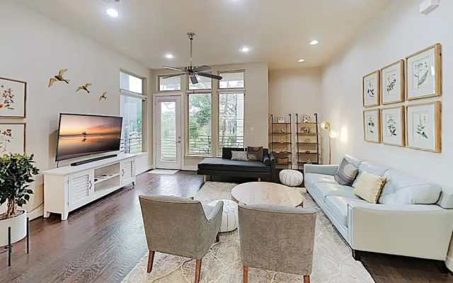 photo 2 of Washington Corridor All-suite W/ Gourmet Kitchen 3 Bedroom Townhouse