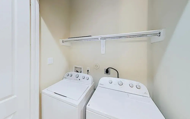 photo 5 of Washington Corridor All-suite W/ Gourmet Kitchen 3 Bedroom Townhouse