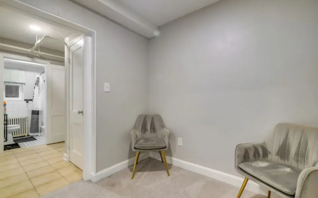photo 3 of Washington, DC, Area Apartment < 2 Mi to Subway!