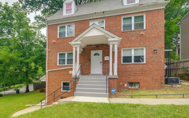 photo 4 of Washington, DC, Area Apartment < 2 Mi to Subway!