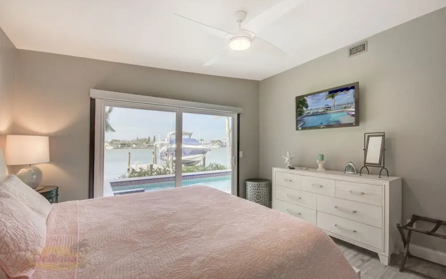 photo 2 of Water Lover's Paradise - Weekly Rental 2 Bedroom Home by Redawning