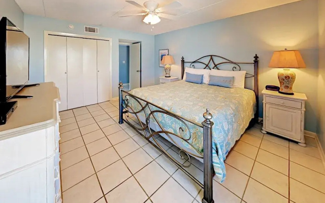 photo 5 of Waterfront Beauty in Gulf Shores by RedAwning