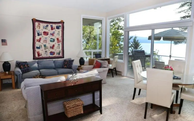 photo 2 of Waterfront Bungalow on Rockford Bay