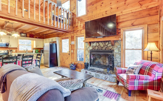 photo 2 of Waterfront Cabin w/ Beautiful River View & Hot Tub
