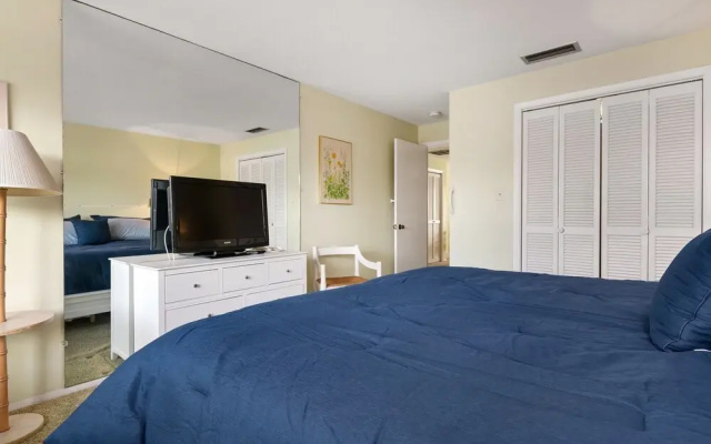 photo 5 of Waterfront Condo Beach Access Community Pool And Tennis 1 Bedroom Condo by RedAwning