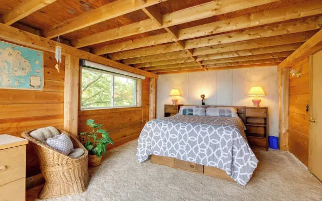 photo 2 of Waterfront Cottage - 17 Mi to Acadia Ntnl Pk!