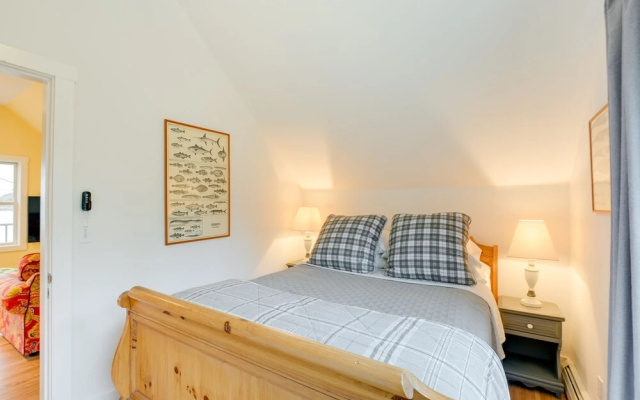 photo 3 of Waterfront Deer Isle Apartment w/ Fire Pit