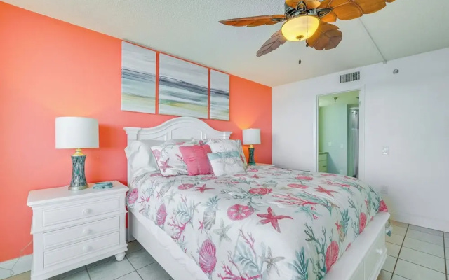 photo 4 of Pool & Beach Access: Waterfront Hudson Condo!