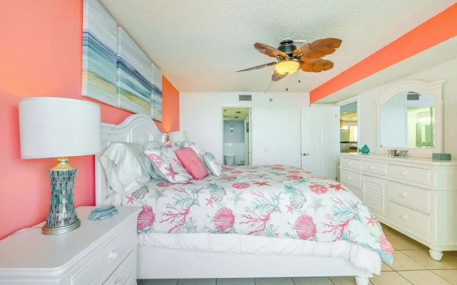 photo 5 of Pool & Beach Access: Waterfront Hudson Condo!