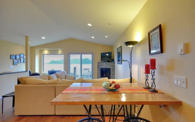 photo 4 of Waterfront Oregon Abode w/ Balcony & Ocean Views!