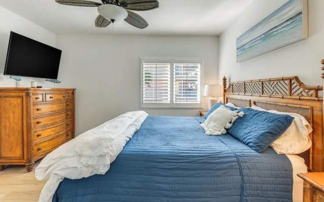 photo 4 of Waterfront Nokomis Condo < Half Mile to Beach!