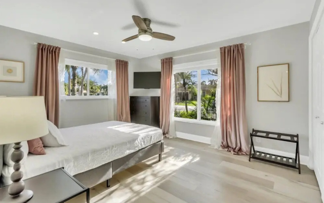 photo 4 of Watersedge - Private & Sanitized, Self Check-in. Perfect for Social Distancing & Working From Home. Private Pool, Pet Friendly. Super-host Support