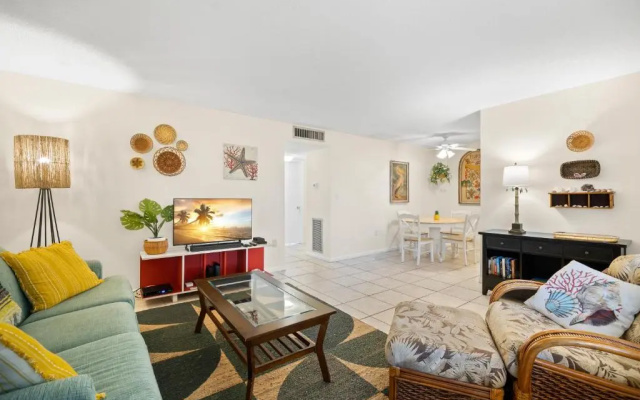 photo 4 of Waves 18, 2 Bedroom, Pool View, Heated Pool, Bbq, Wifi, Sleeps 6