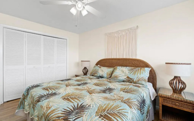 photo 5 of Waves 18, 2 Bedroom, Pool View, Heated Pool, Bbq, Wifi, Sleeps 6