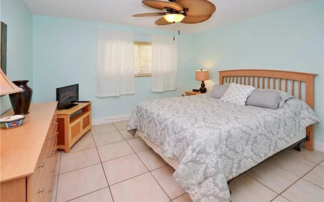 photo 2 of Waves-16 - Waves 16 1 Bdrm Beautiful Cond One-bedroom Apartment