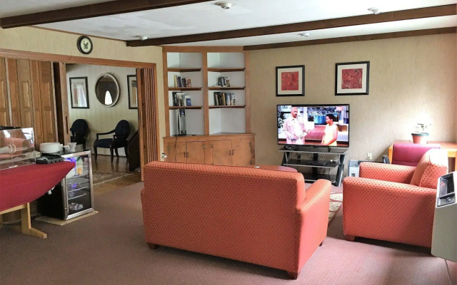 photo 2 of Weathervane Motel