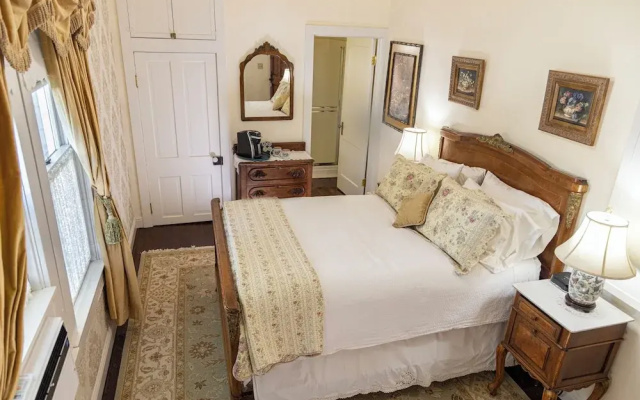 photo 3 of Weaverville Hotel