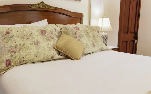 photo 5 of Weaverville Hotel