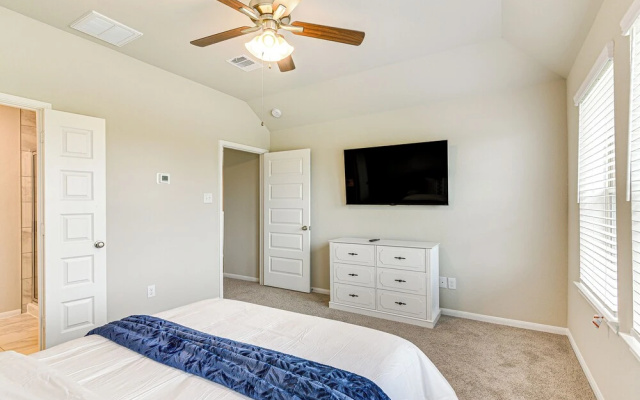 photo 4 of Welcoming Pasadena Home: 22 Mi to Downtown Houston