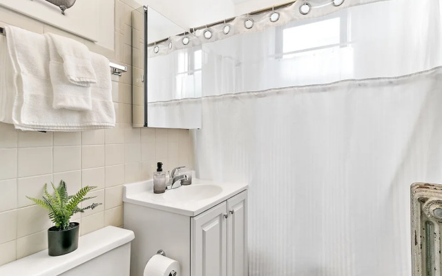 photo 3 of Welcoming & Trendy 1BR Apt in Larchmont