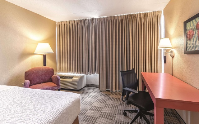 photo 2 of Ramada by Wyndham Fairfield NJ