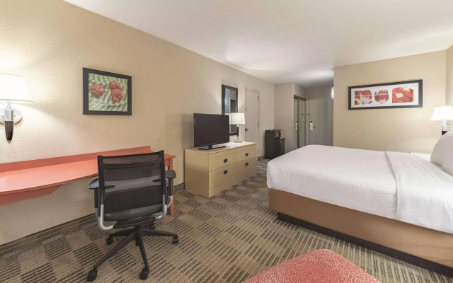 photo 3 of Ramada by Wyndham Fairfield NJ