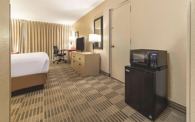 photo 5 of Ramada by Wyndham Fairfield NJ