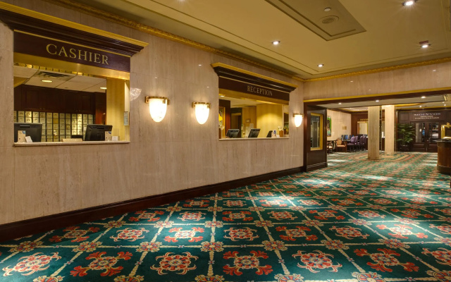 photo 2 of Wellington Hotel