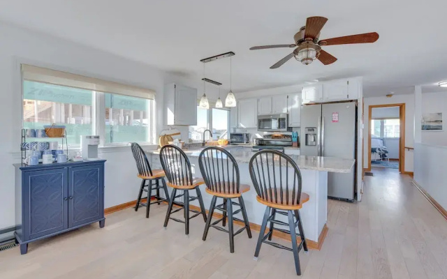 photo 5 of Wells Beach House w/ Ocean-view Deck