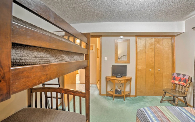photo 3 of Condo w/ Pool Access - 2 Mi to Silver Dollar City!