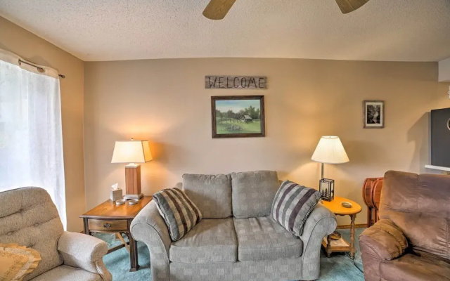 photo 4 of Condo w/ Pool Access - 2 Mi to Silver Dollar City!