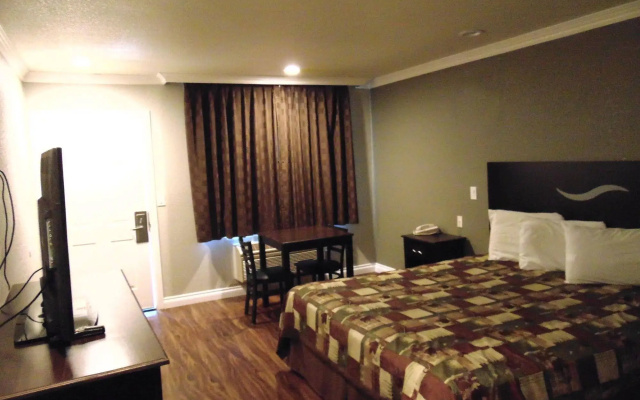 photo 4 of West Coast Inn - Near Gem Theatre