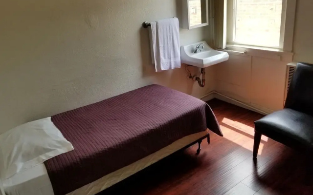 photo 3 of West End Hotel