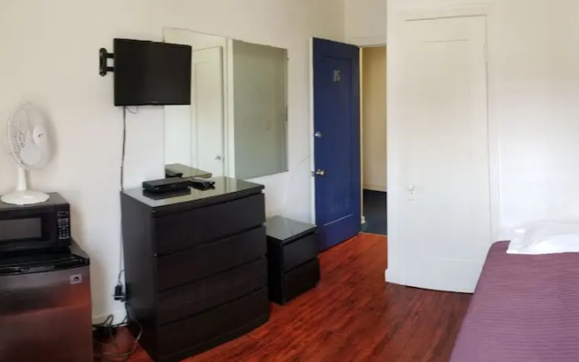 photo 4 of West End Hotel