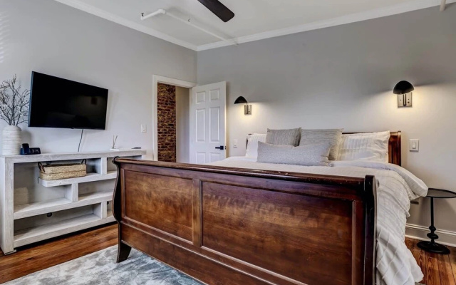 photo 5 of West End Loft - Downtown 5 min Walk to River St, Savannah
