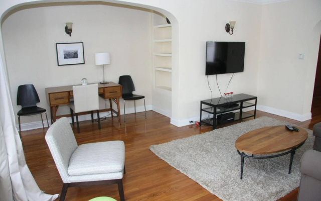 photo 2 of West Hollywood Vintage Vacation Apt