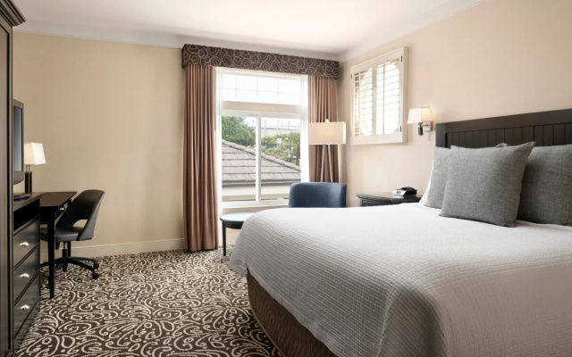 photo 5 of West Inn & Suites