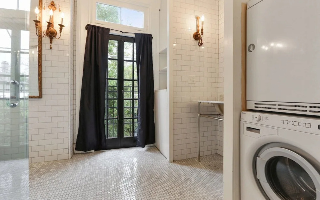 photo 3 of West Jones Apartment Unit #2 2 Bedrooms 1 Bathroom Apts