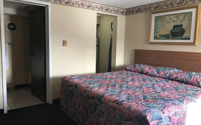 photo 4 of West Motel