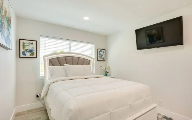 photo 4 of West Palm Beach Vacation Rental ~ 2 Mi to Beach!