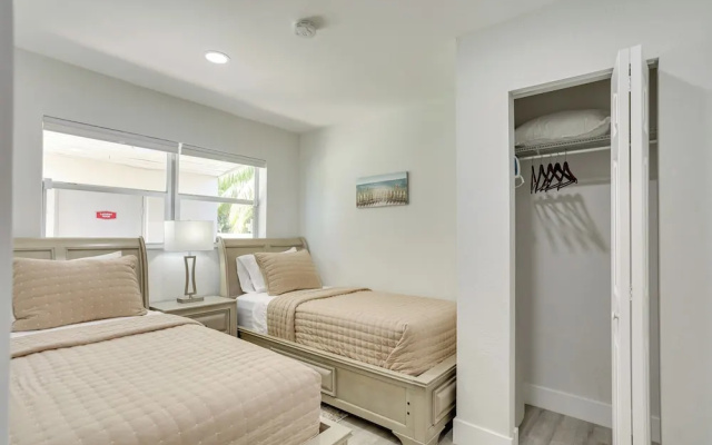 photo 5 of West Palm Beach Vacation Rental ~ 2 Mi to Beach!
