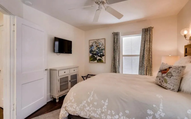 photo 4 of West Palm Beauty With Private Pool 4 Bedroom Home by RedAwning