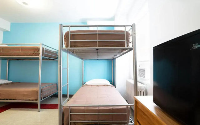 photo 5 of West Side YMCA Hostel