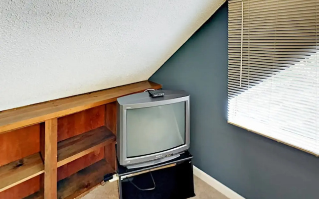 photo 4 of West Vail Condo with Shared Hot Tub by RedAwning