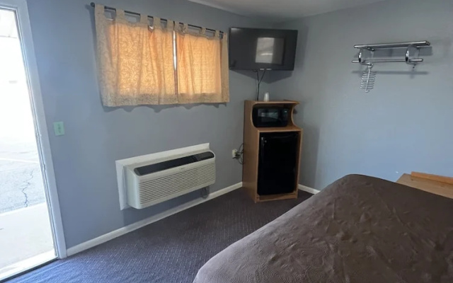 photo 5 of Western Motel