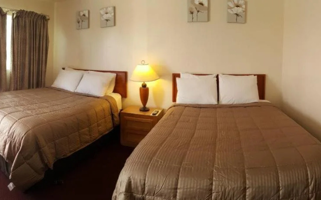 photo 3 of Western Motor Inn