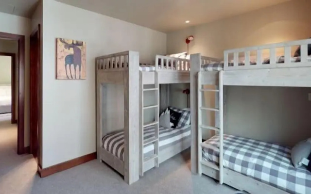 photo 2 of Westhaven 3 Bedroom Luxury Condo in Cascade Village, Steps to Chair Lift